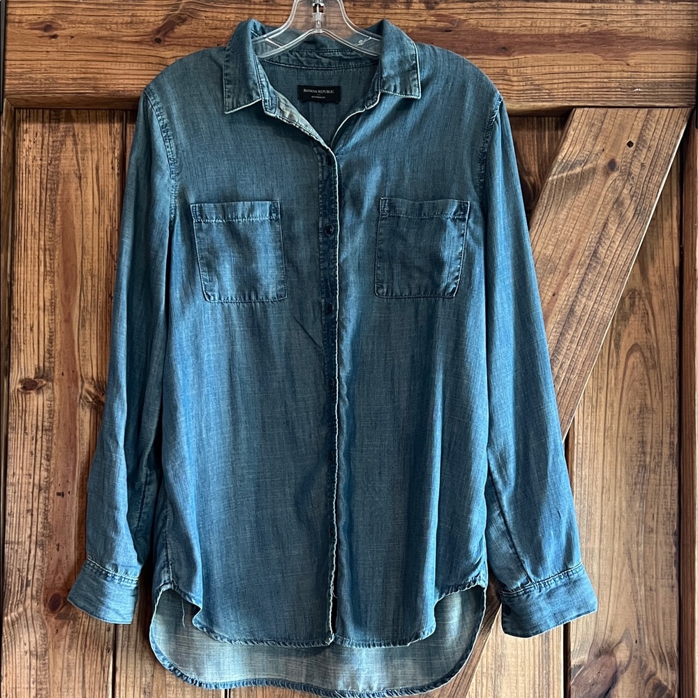 Banana republic boyfriend fit button down top